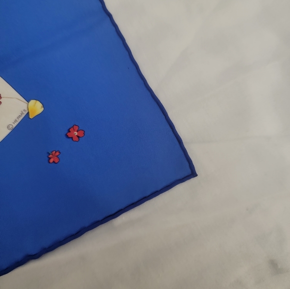 Hermes scarf 45 silk Muffler Des Fleurs Pou Le Dire "Flower "Blue 100% Silk - Picture 4 of 8